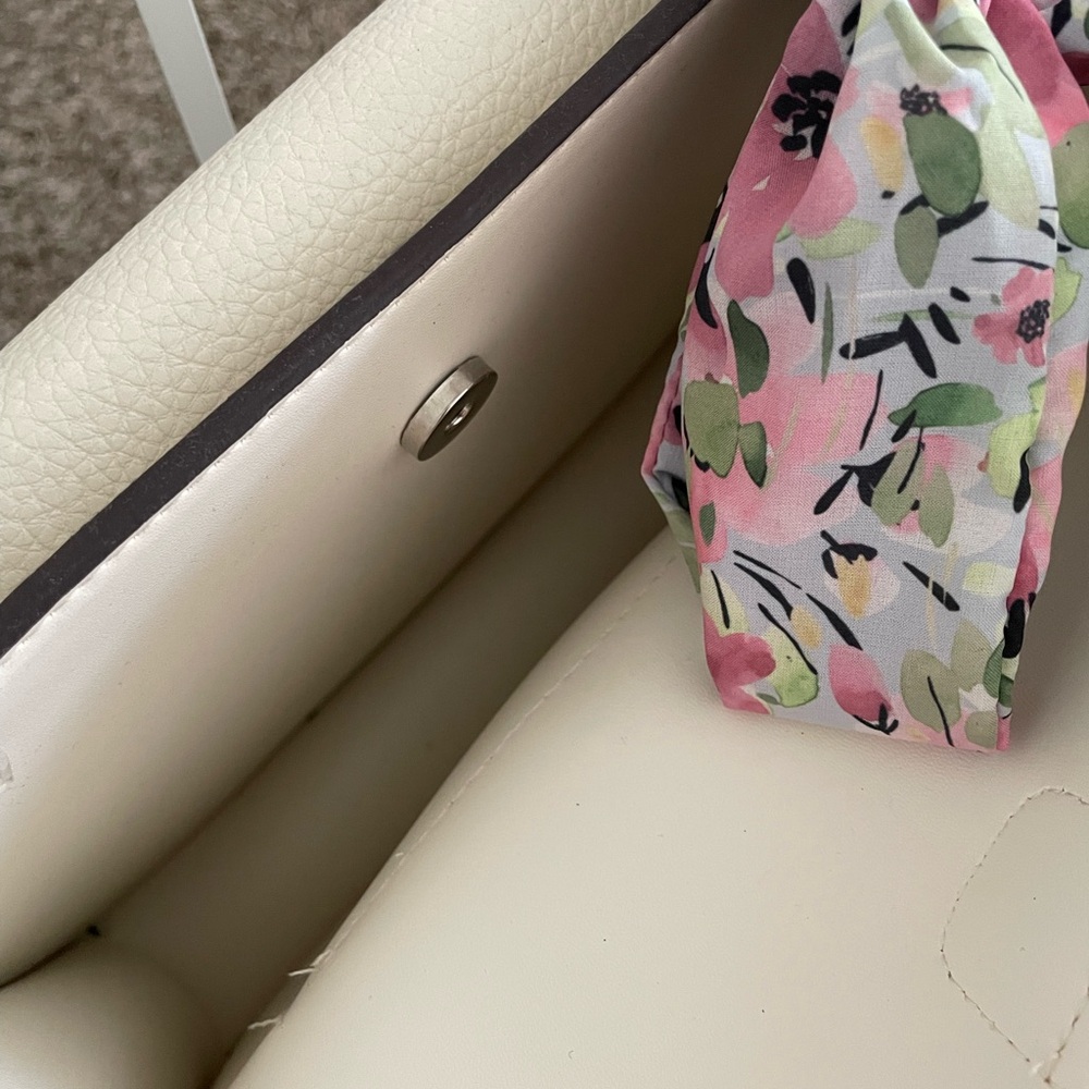 STEVE MADDEN Crossbody Bag. - Picture 7 of 11